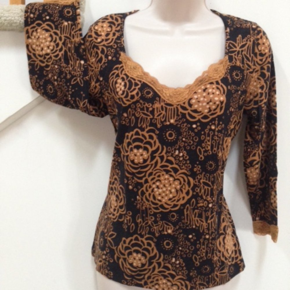 i.e. TOP, Size M, 95% Rayon, 5% Spandex